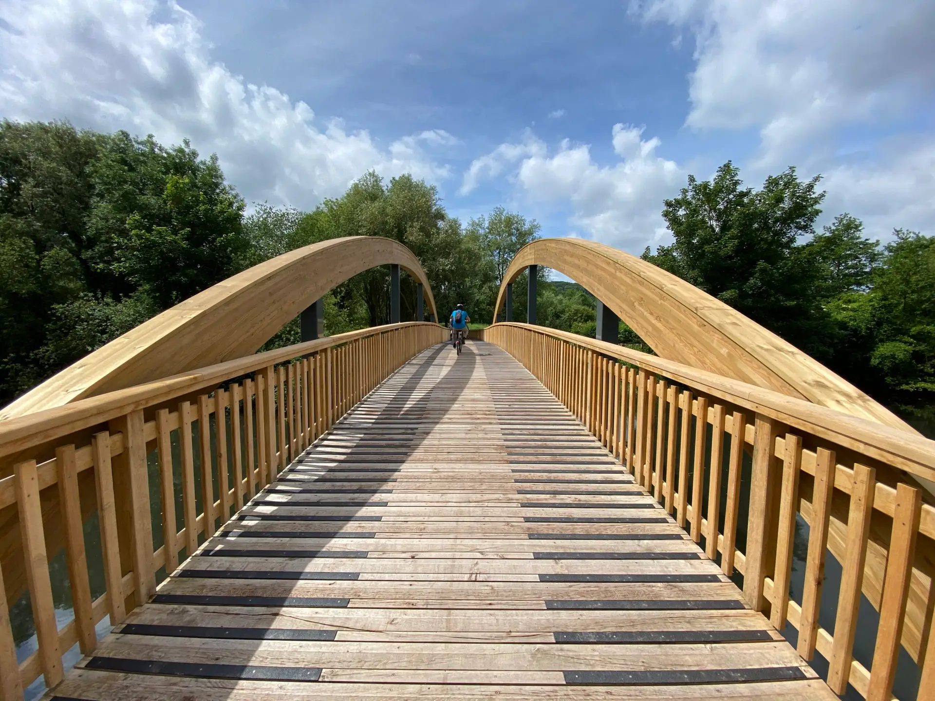 Pont en bois harmonieux