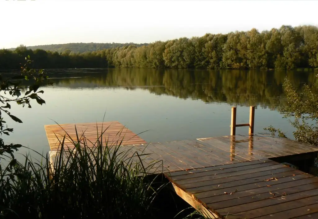 Ponton bois durable, bord de lac