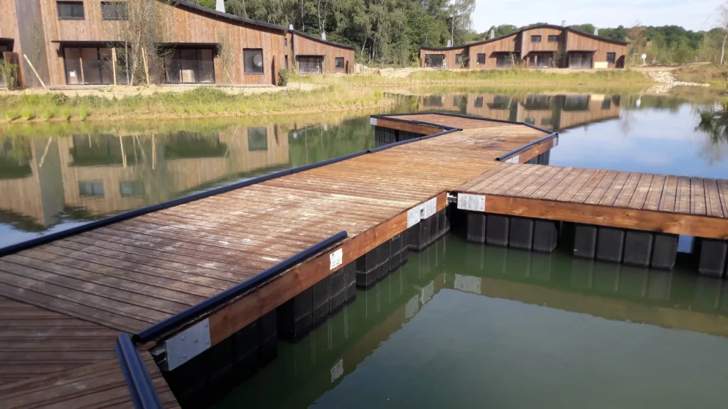 Ponton flottant réalisé par Marcanterra