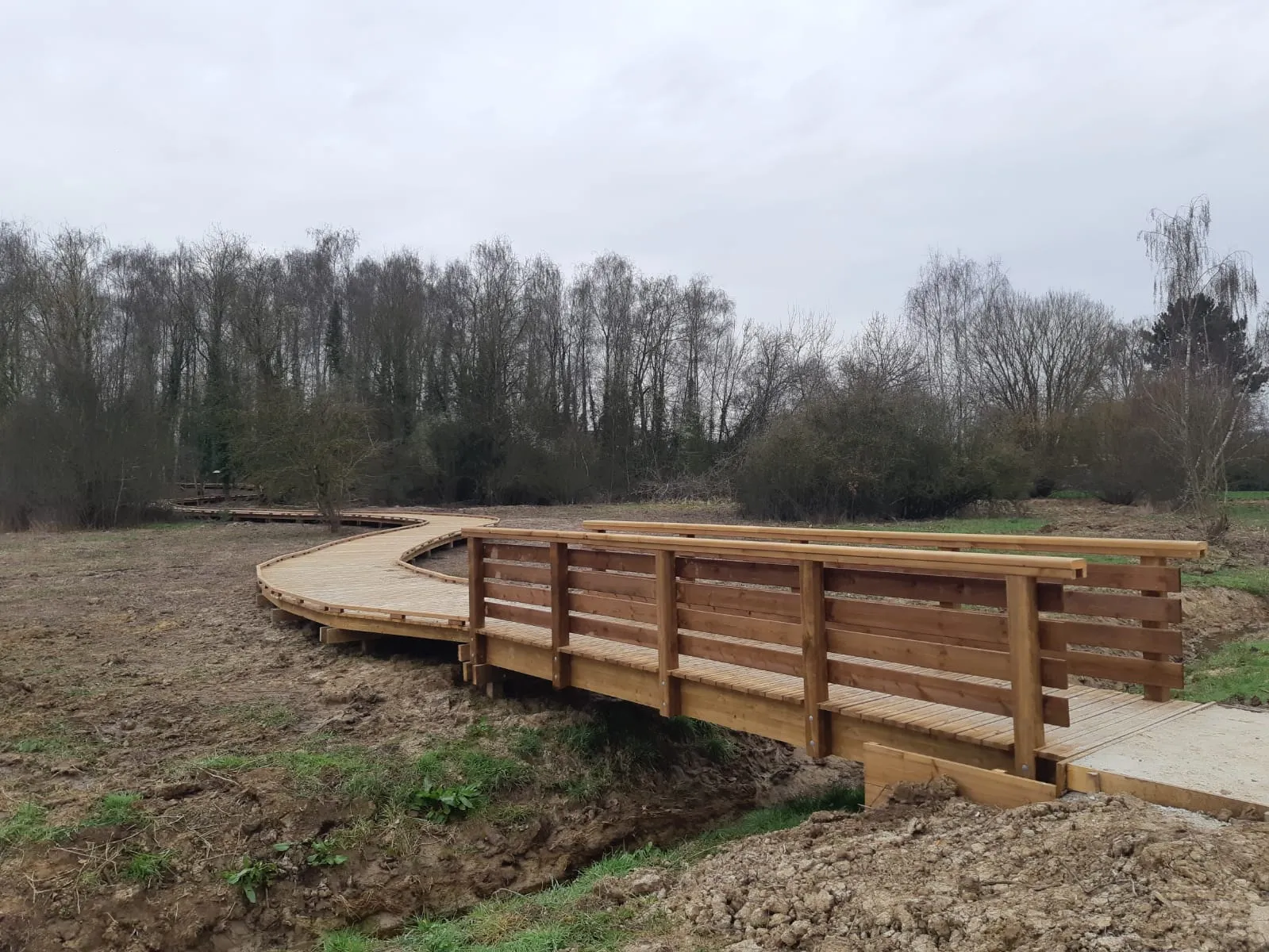 Platelage sur pilotis avec chasse roues et passerelle bois